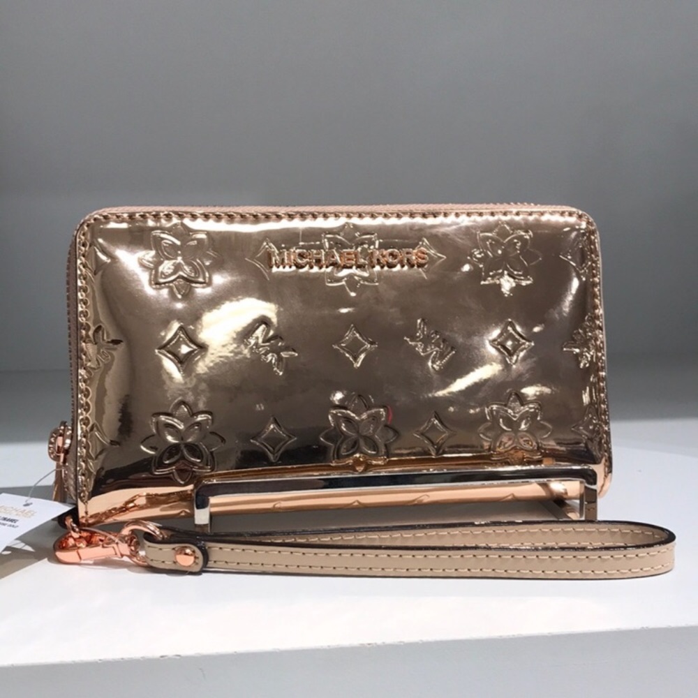 NEW MICHAEL KORS ROSE GOLD WRISTLET